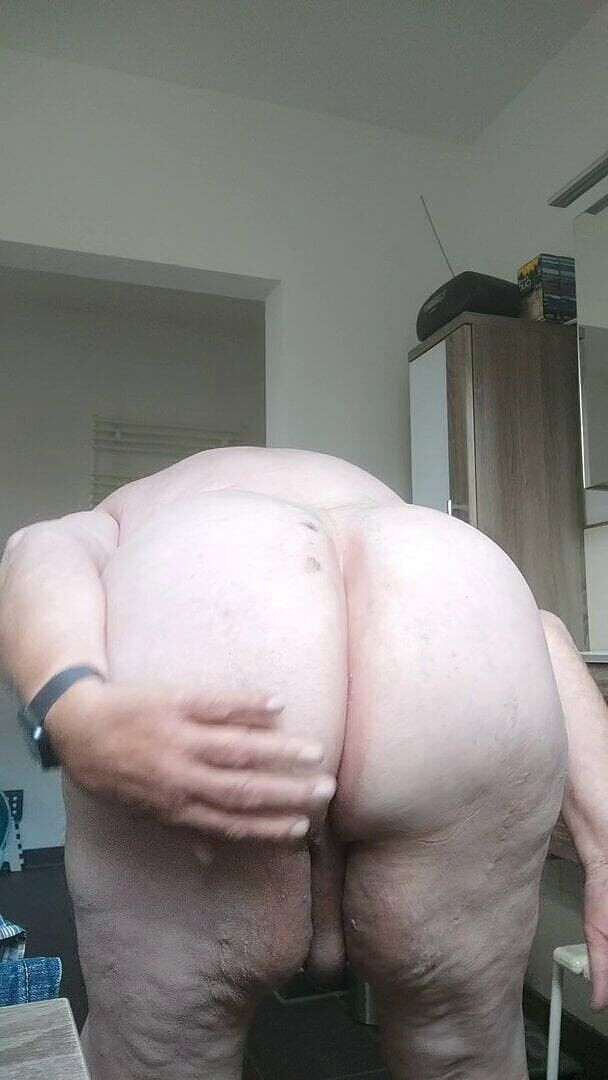 Karlchengeil: 朝の裸のボディコントロール