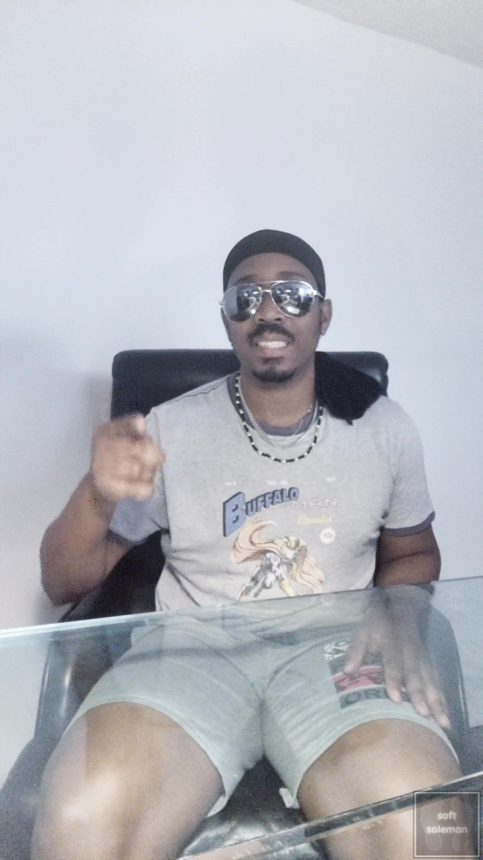 Soft Soleman: Ben seni görmezden gelirken ayaklarımı izle (2025)