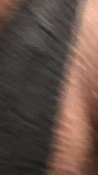 Pequeño hombre con gran trasero
