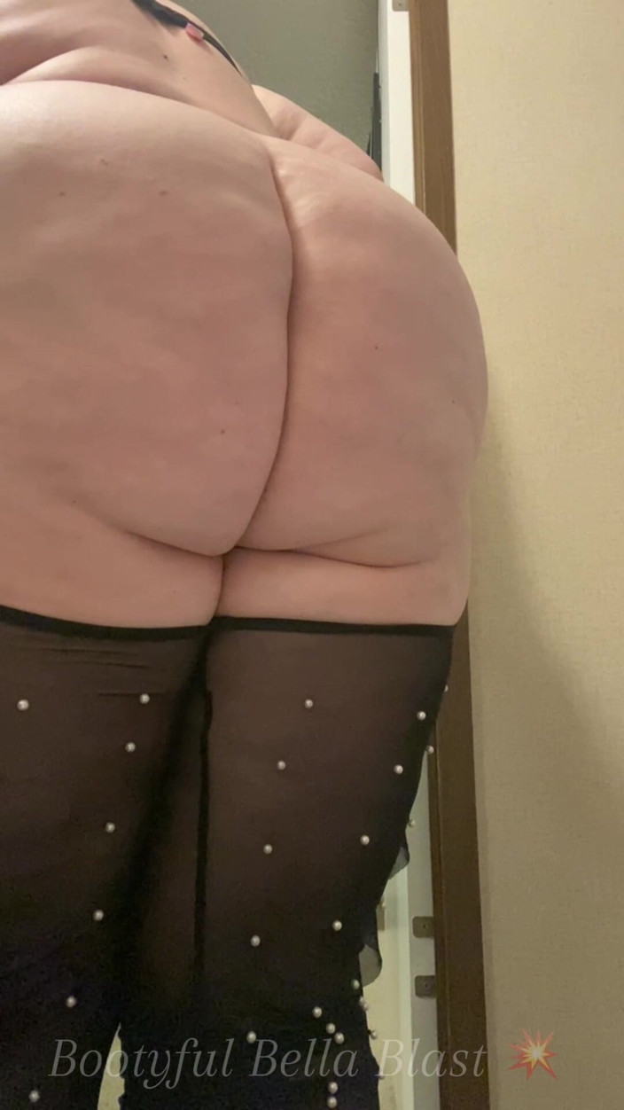 BellaBlast: Awek montel kentut dalam seluar comel bare booty gas dari...