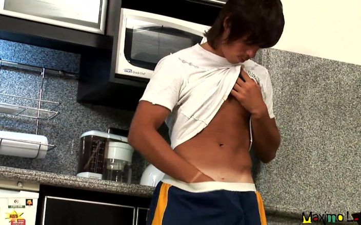 Cruiser Boys: Sexy línea de bronceado latino Anakin se quita el pelo...