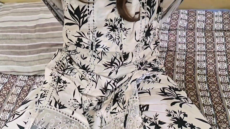 Faryal: Desi Indian Chachi Batija - hindi ljud