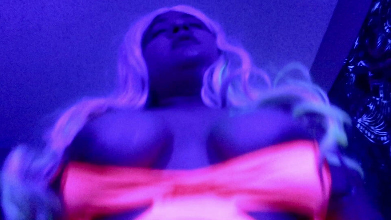 VickyVixen: Je berijden in de Blacklight