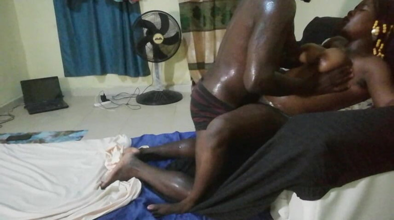 Pornsexlive: Když jsem mokrá, moje nevlastní sestra