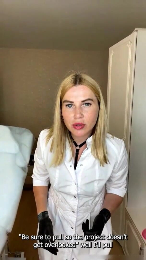 SugarNadya: 러시아 웹캠 모델에게 깊은 비키니 노출 완료