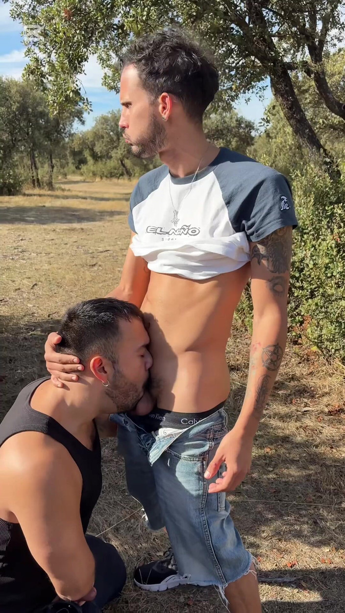 Mr. Pentacle: Ich habe gepinkelt und am Ende hatte ich seinen Schwanz...