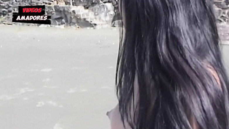 Amateurs videos: 버려진 해변에서 옷을 벗는 핫한 소녀들