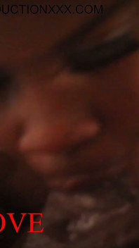 Blackgirl s velkým zadkem kouří a šuká