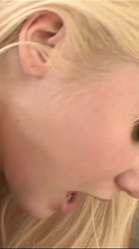 Twee blondines neuken elkaar