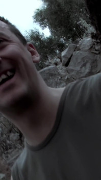 Černá kráska Tyra Lewis bere anál pod otevřeným nebem