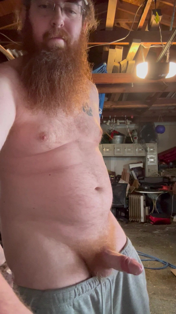 Big Baz: Redneck branlette et éjaculation dans le garage