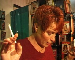 Busty German Sluts: Tetona alemana milf follada en un sex shop