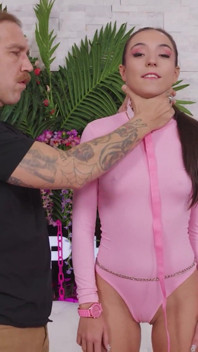 Inocenta Sasha Tatcha îi cere lui Bryan Gozzling sex anal!