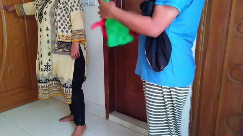 Aria Mia: Desi sexy manželka podvádí s manželem a sex s prodavačem...