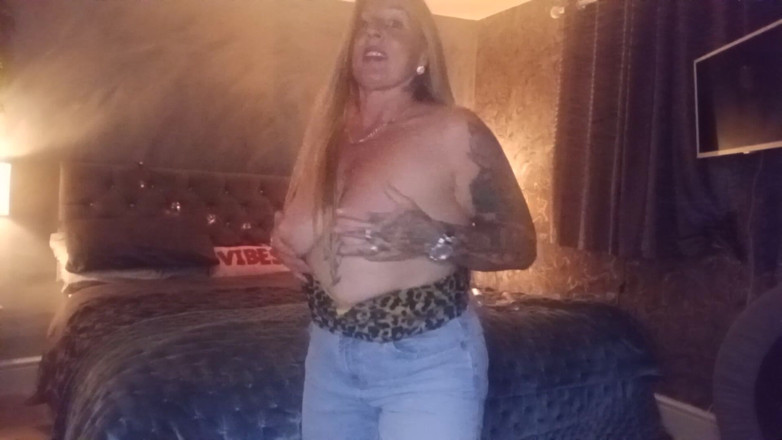 Kitty James: Manic Dancing Pissed My Pants