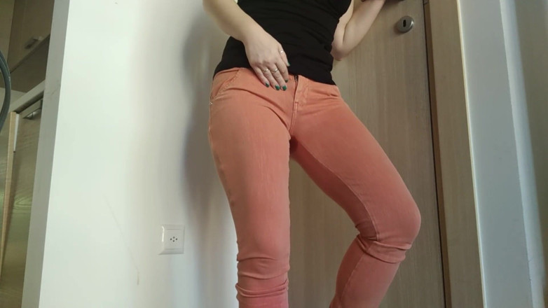 RavenBigAss: Locked out of the bathroom, desperate Raven is pissed into...