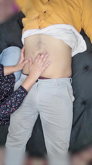 Vicky Thakur: Část 1 Moje nevlastní sestra mě svádí k sexu