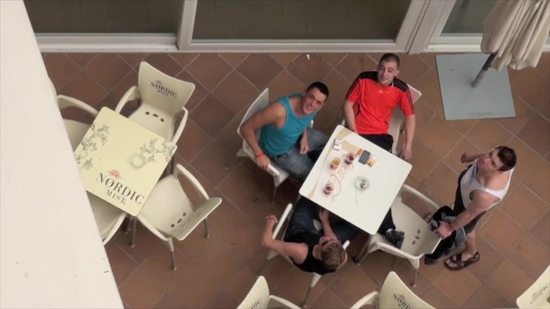 FRENCH PORNSTARS FUCKERS: Festa del sesso con alberi in hotel