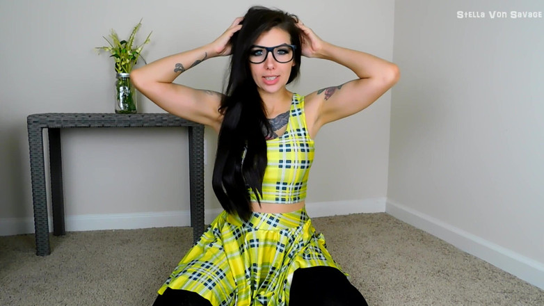 Stella Von Savage: Účes Tease JOi - fantazie holení hlavy