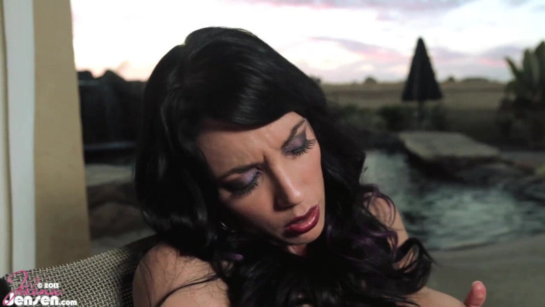 Jelena Jensen: Jelena Jensen potěšení venkovního vibrátoru