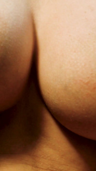 Les gros seins de lait de la jeune belle-mère pour vous