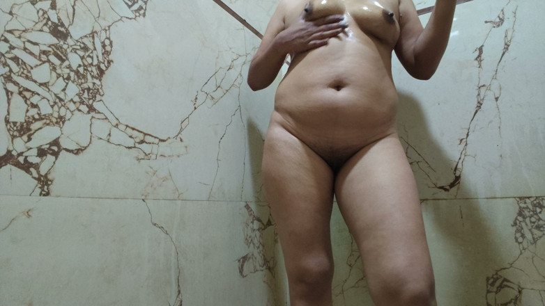 bhabhi ki chudayi: Full Nude Body Oil Massage