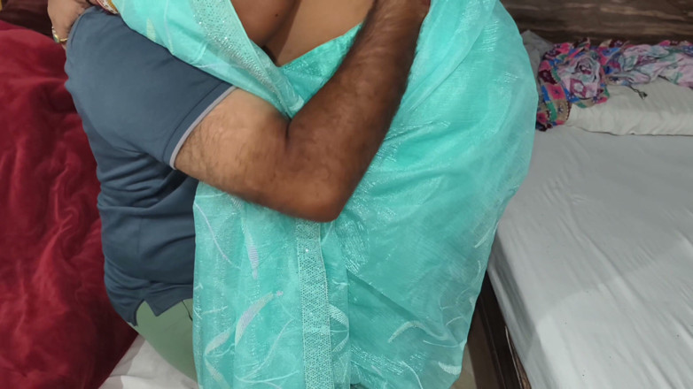 BadMash_Bhabhi: L'amica di bhabhi ha scopato bene il villaggio Bhabhi facendola...