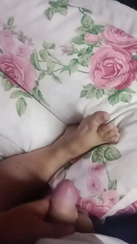 Mi sego segretamente con il piede della matrigna