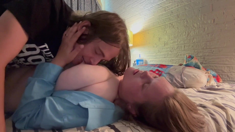 Fat House Wife: Macocha big ass daje jej anal podwójnie z powrotem do...