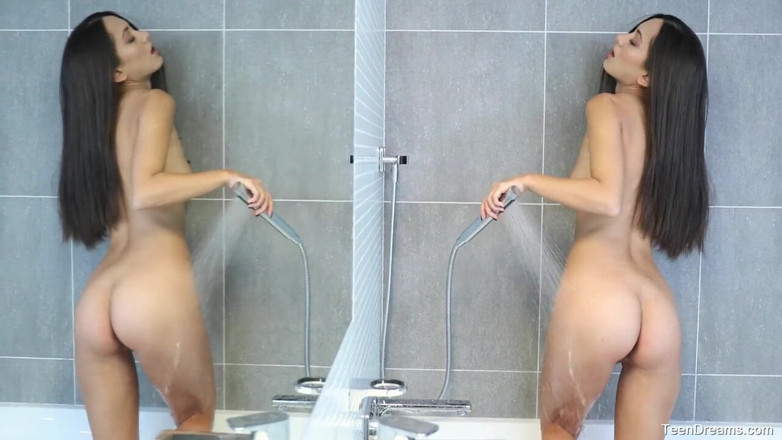 Teen Dreams: Shrima Malati ia totul în baie pentru pat