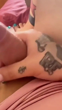 Awek transeksual comel memancut mani