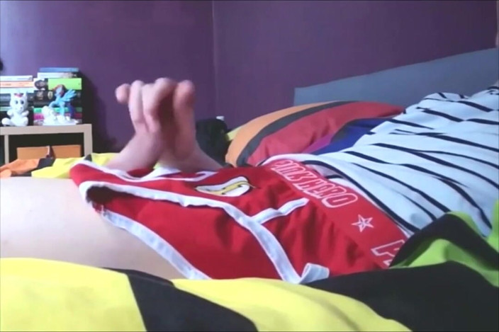 Gay Scottish twink Sammy Andrews: Sammy Andrews ejaculează pe lenjerie intimă super-erou