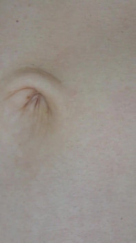 Tu Adora il mio ombelico in bikini lucido Ita