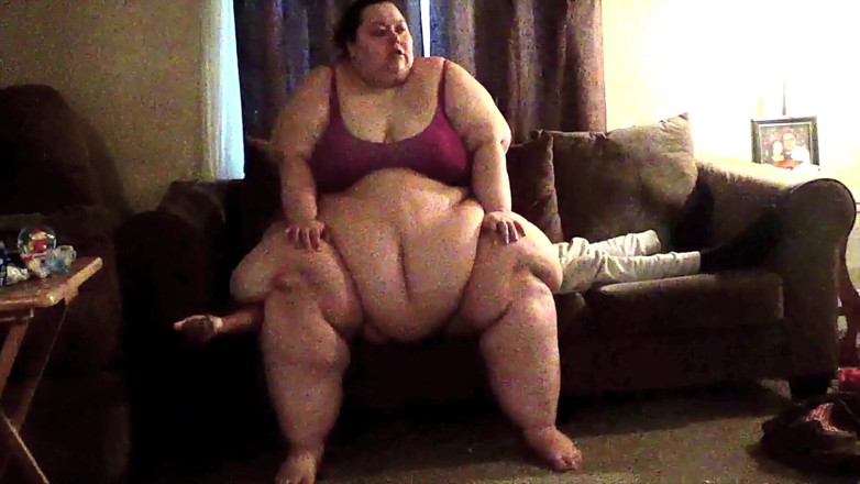 Full Weight Productions: Watching tv with Nora is a dangerous activity