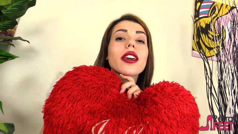 Foot Fetish HD: Colored hair beauty takes off her high heels