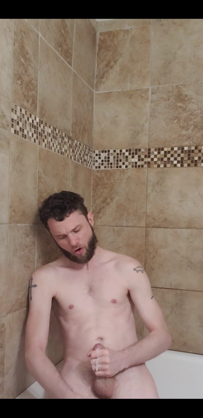 TalenJames: Jacking off e Cumming no Novo Banheiro.