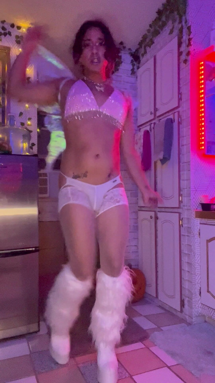 TSJade95: Baile de striptease veneno