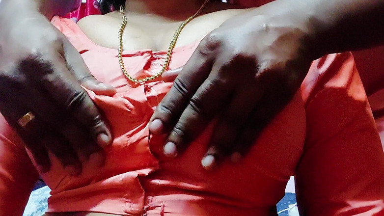 Desi Mohini: Desi mohini ateşli orta yaşlı seksi azgın hizmetçi genç sahibiyle...