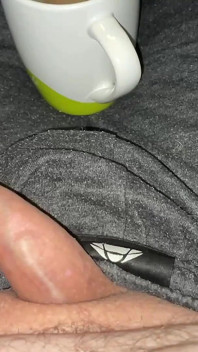 Piccolo cazzo di prepuzio scopa una tazza