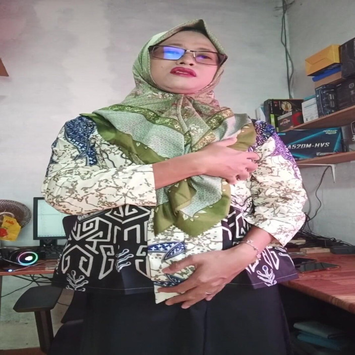Mitha Zhe: Waria seksi berhijab lagi asik masturbasi kontol ngacengnya