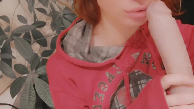 TiSIssyTi: Sissy Femboy dokucza ci ssanie dildo i plucie go