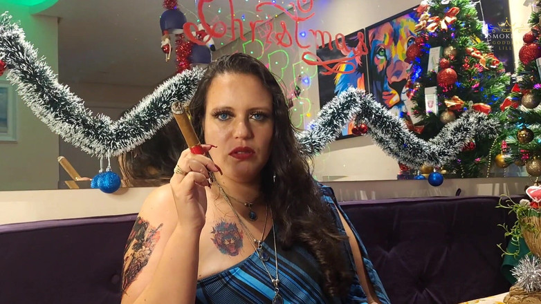 Lilli Cukierek Cox: Lilli merokok cerutu Nikaragua