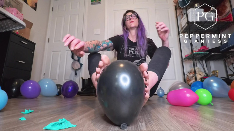 Peppermint Giantess: Giantess Non-pop Balloon Squish Asmr | Squeaky Feet &amp; Hands, Slow Smushing,...
