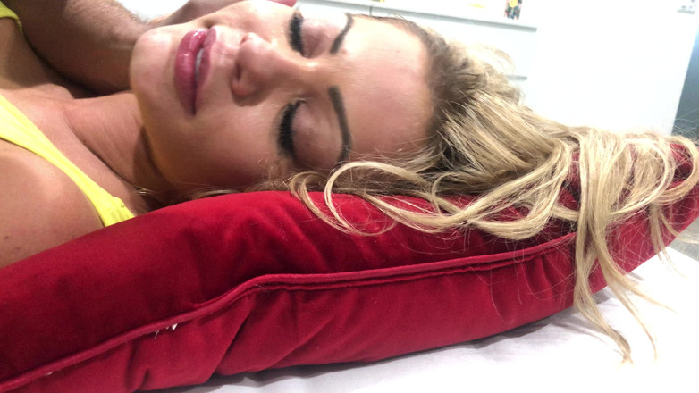 The Keiran Lee: Ung blond Riley Steele blir grov knullad och ansiktsbehandling av...