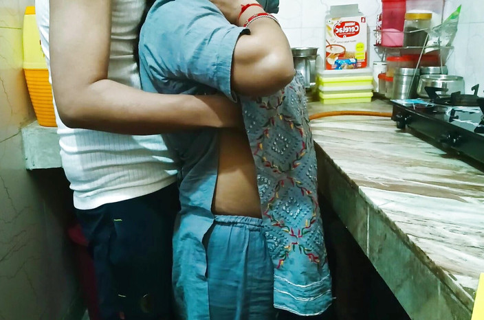 Viral1042: Tyłek Bhabhi zerżnięty w kuchni