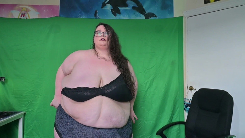 SSBBWLadyBrads: Spogliarmi dai miei vestiti