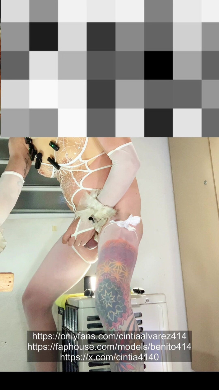 Benito414: Sissy prima volta con un grande dildo