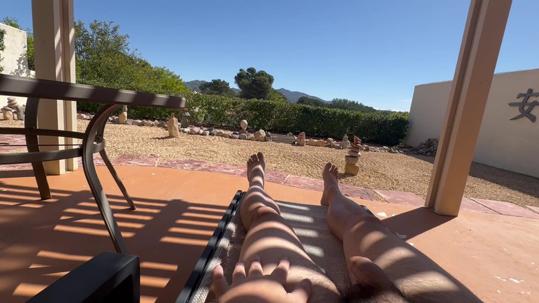 SquishMallow3328: スラッティ・キティは公共のバルコニーでユミー・ジミーを吸い、彼の精液を抽出する