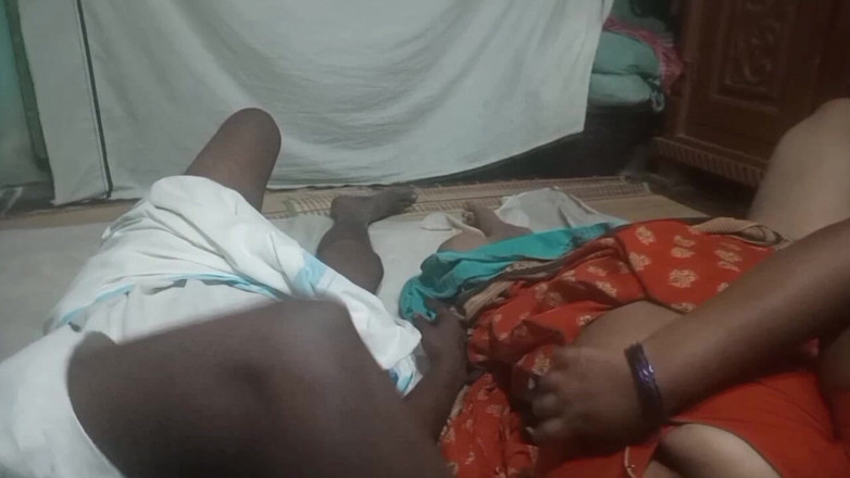 Desi Sathiya: Indisk desi tamil het kroppsby bhabhi knullad hårt