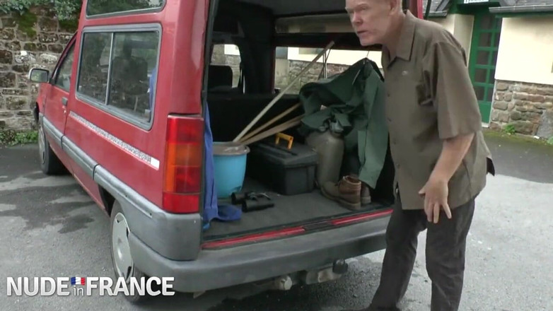 La France a Poil: Bruneta minionă este futută de un bătrân